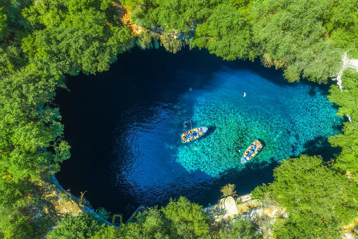 Non solo Capri. Ecco l’altra Grotta Azzurra che ti lascerà a bocca aperta
