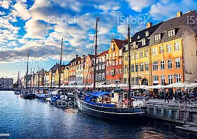 turistipercaso istockphoto_540594608_1024x1024