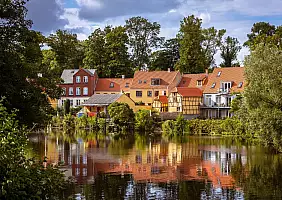 turistipercaso Cozy,View,Of,Lake,,Park,And,Old,Houses,In,Nyborg