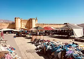 turistipercaso piazza_mercato_fez