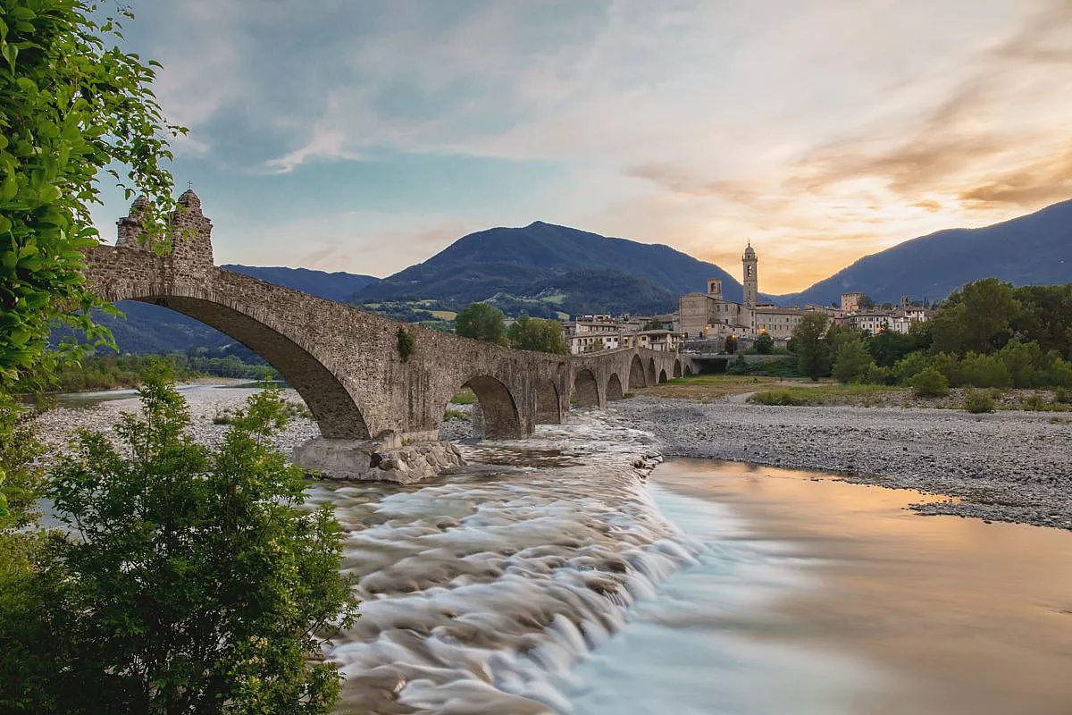 Sospesi nella storia tra panorami mozzafiato: ecco i 4 ponti più antichi d’Italia
