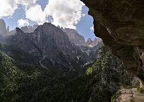 turistipercaso Sul_sentiero_per_il_rifugio_Croz_dell_Altissimo_Molveno_