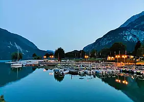 turistipercaso lido_di_Molveno_di_sera