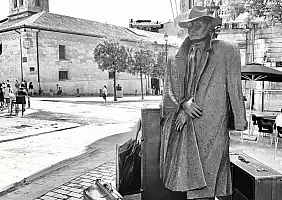 turistipercaso oviedo_statua