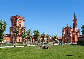 turistipercaso Tower,And,Catholic,Church,Under,Blue,Sky,In,Small,Town
