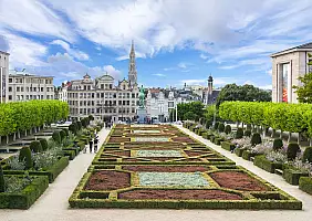 turistipercaso Brussels skyline and City hall tower, Belgium