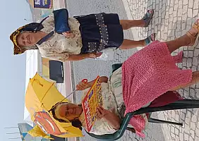 turistipercaso donne_in_costume_di_nazar_