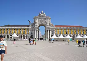 turistipercaso lisbona_piazza_do_merc