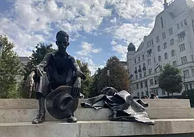 turistipercaso Statua_Attila_Jozsef