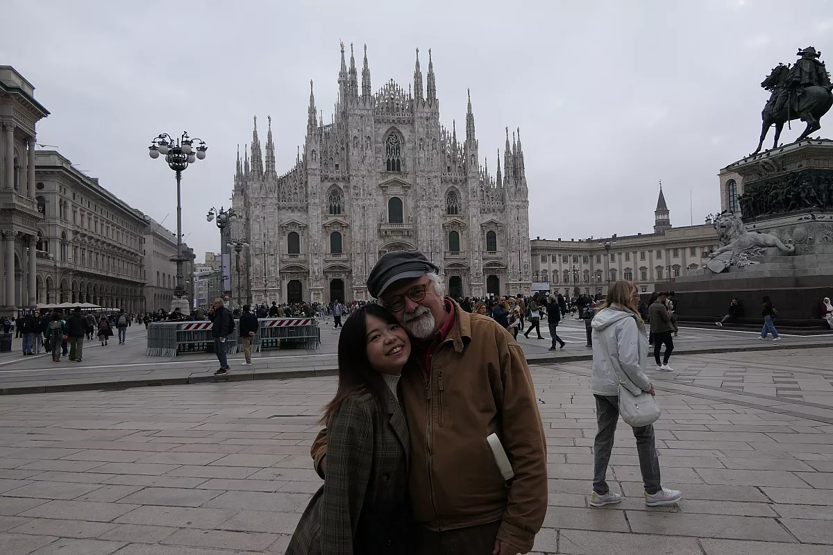 Patrizio e Nana in Piazza del Duomo, Slow Tour padano a Milano