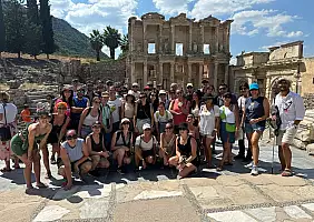 turistipercaso I_GIOVANI_TATUATI