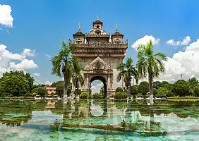 turistipercaso Patuxai Monument In Vientiane, travel destination and place of interest in Laos