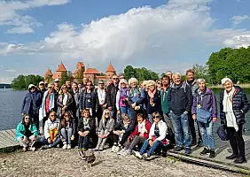 turistipercaso Trakai_gruppo_lago