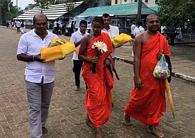 turistipercaso fedeli_sri_bodhi_Anuradhapura