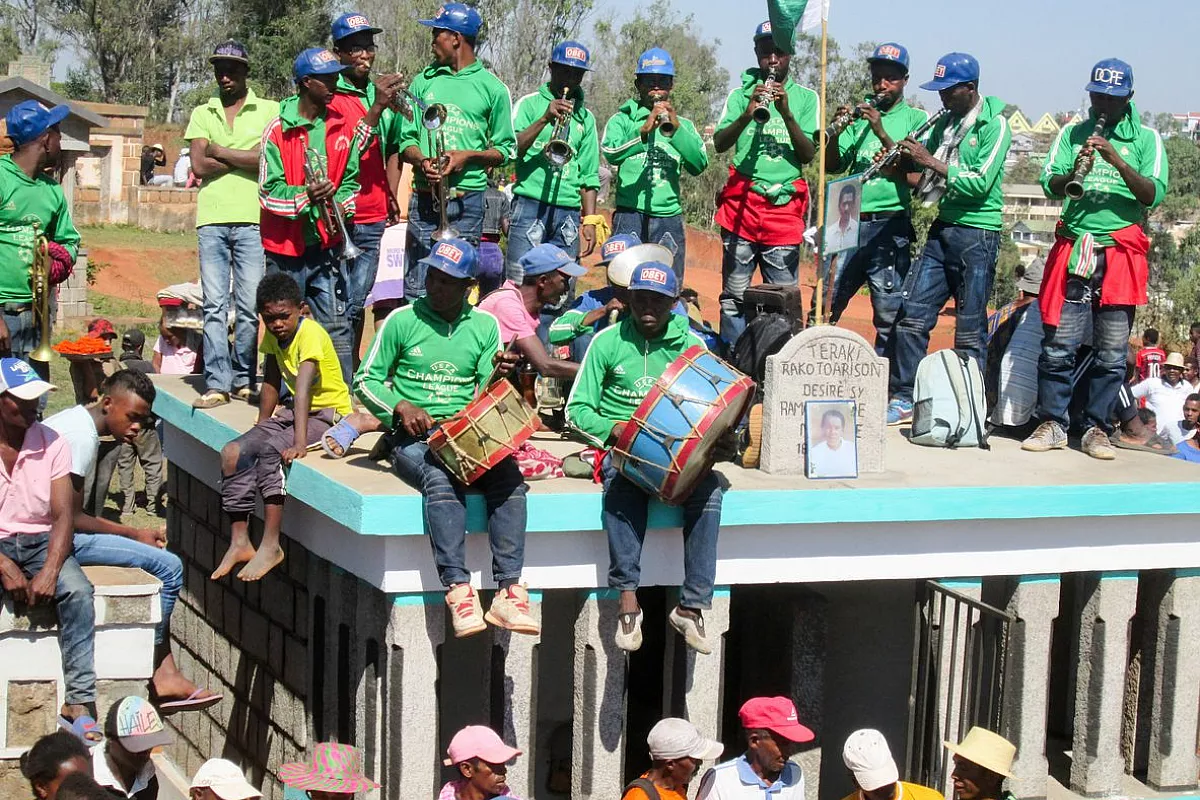 Famadihana-madagascar