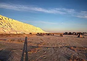 turistipercaso 11_Accampamento_sul_lago_salato_Tuzbair