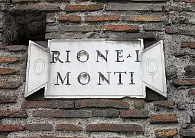 turistipercaso Old district plate in Rome