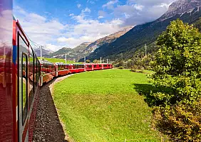 turistipercaso treno rosso del bernina_120796261
