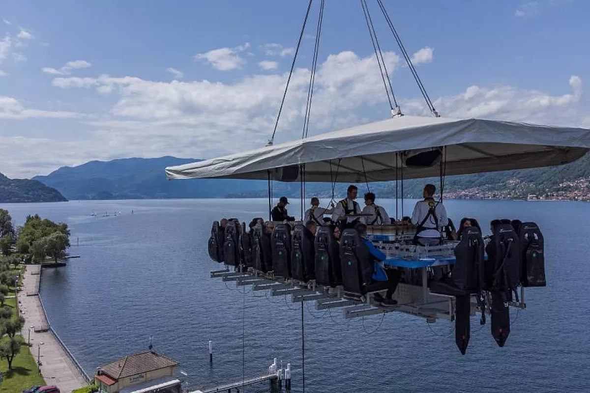 Dinner in the sky a Lazise