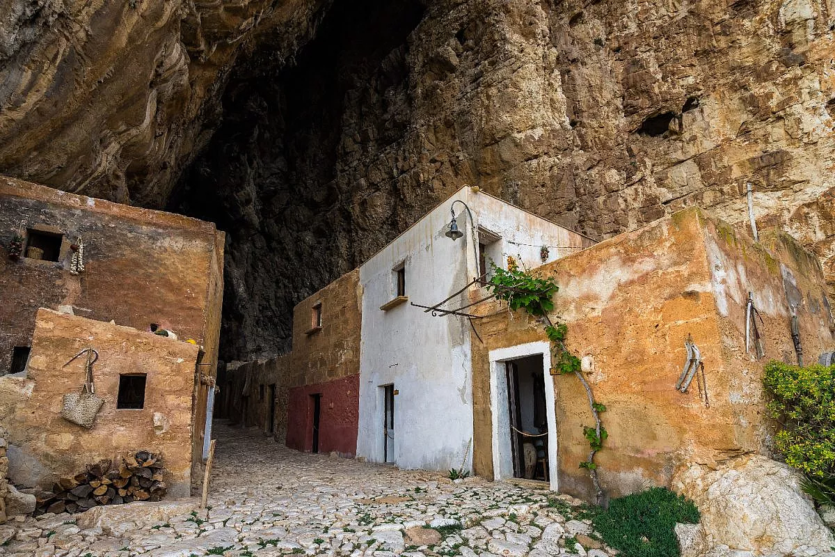 Grotta Mangiapane, villaggio a Custonaci