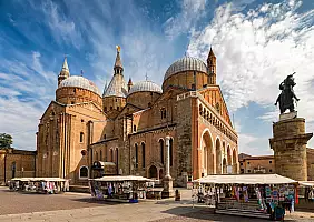 turistipercaso The Basilica di Sant`Antonio in Padova, Italy