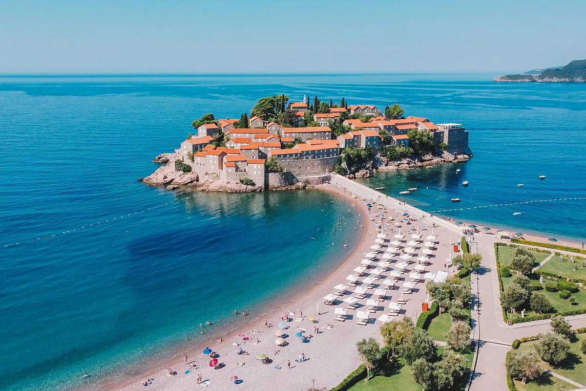 Sveti Stefan, in Montenegro, vista dall'alto