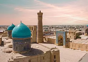 turistipercaso Bukhara,,Uzbekistan,Aerial,View,Of,Mir-i-arab,Madrasa,Kalyan,Minaret.,Translation