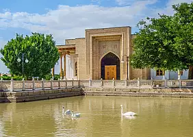 turistipercaso Panorama,Of,Pond,And,Park,In,The,Center,Of,The
