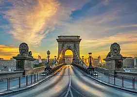 turistipercaso Budapest Hungary, city skyline sunrise at Chain Bridge with famous lion statue