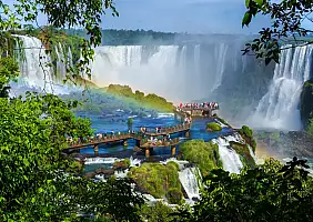 turistipercaso Tourists at Iguazu Falls, Foz do Iguacu, Brazil