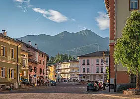 turistipercaso The,Main,Square,At,Historic,Centre,Of,The,Cavalese,,Fiemme
