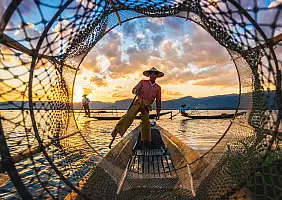 turistipercaso Inle Lake Intha Fishermen at Sunset in Myanmar (Burma)