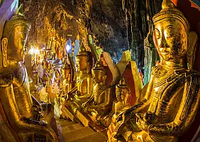 turistipercaso Golden Buddha statues in Pindaya Cave, Burma, Myanmar.