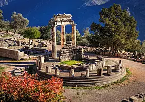 turistipercaso ruins Athina Pronaia temple in Ancient Delphi, Greece