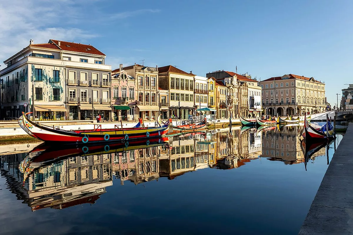 Ceramiche color oceano e oceani di bellezza: il paese più occidentale d’Europa è la meta sorprendente di un viaggio in famiglia
