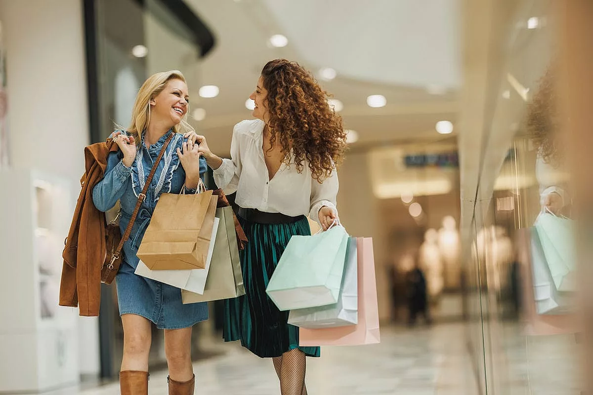 Outlet e non solo: i 3 posti più esclusivi d’Italia dove fare shopping natalizio in anticipo grazie al Black Friday