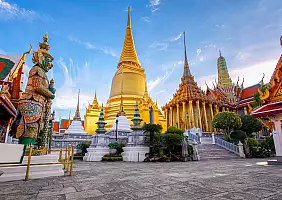 turistipercaso Wat Phra Kaew Ancient temple in bangkok Thailand