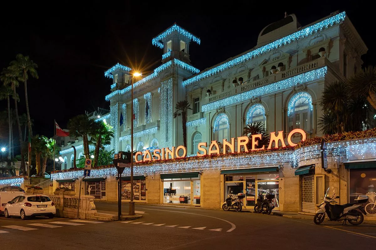 Casinò di Sanremo sotto Natale, Liguria, Italia