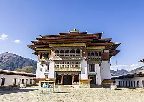 turistipercaso Gangantey monastery is a well known monastery in the Phobjika valley of Bhutan.
