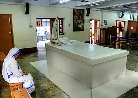 turistipercaso tomba di madre teresa-1049904232