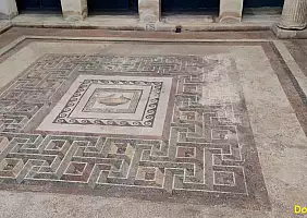 turistipercaso mosaico_alla_domus_romana