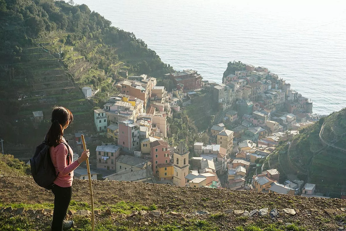 cinque terre trekking