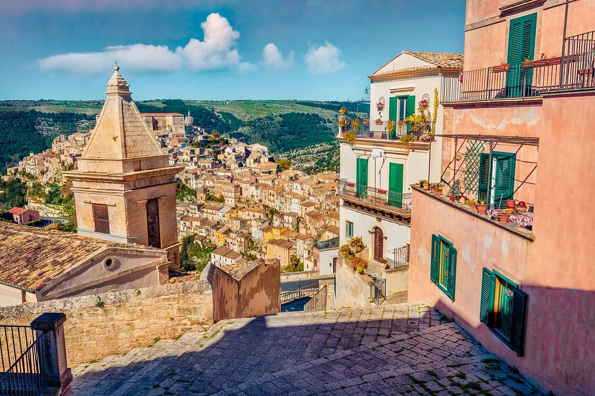 Dai palazzi barocchi alla scaccia ripiena: ecco come si festeggia la Pasqua a Ragusa
