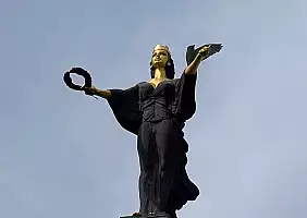 turistipercaso statua_di_santa_sofia