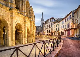 turistipercaso anfiteatro-arles-francia