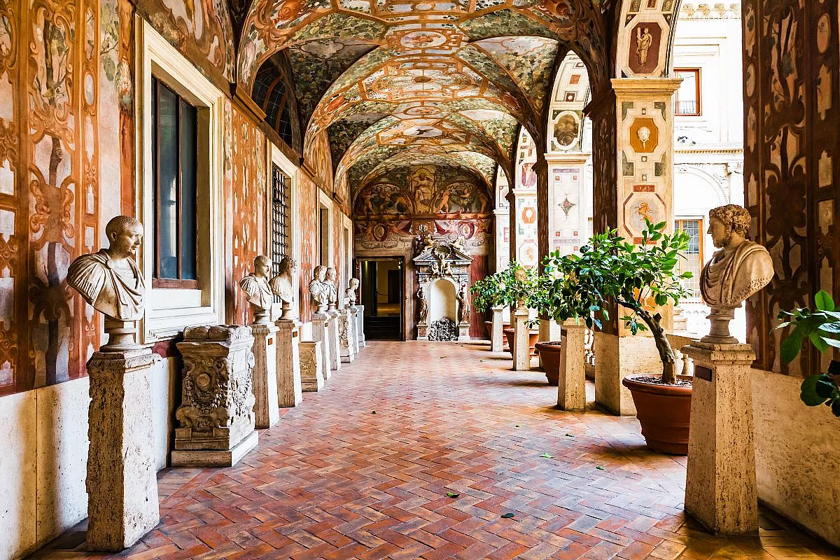 Una meraviglia rinascimentale nascosta agli occhi dei turisti: nel cuore di Roma c’è un museo che pochi conoscono