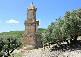 turistipercaso Mausoleo_libico_punico_Dougga