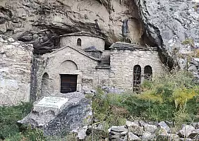 turistipercaso 2_Grotta_di_Penteli