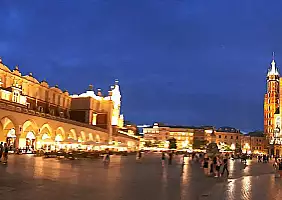 turistipercaso 013_piazza_del_mercato_by_night_1_