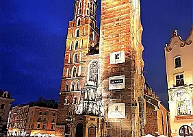 turistipercaso 013_piazza_del_mercato_by_night_4_